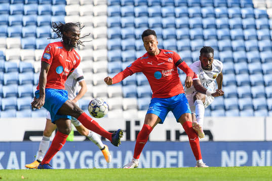 Östersunds Blair Turgott mot Helsingborgs Martin Olsson