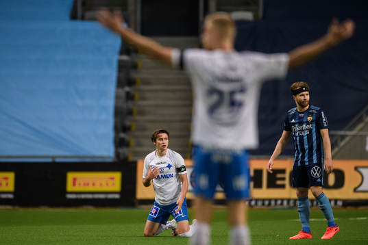 IFK Norrköpings Simon Thern reagerar och Djurgårdens