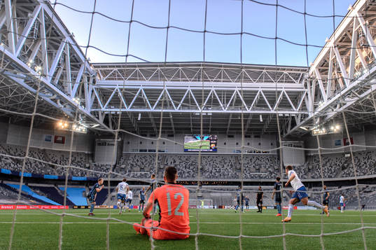Djurgårdens målvakt Per Kristian Bråtveit deppar