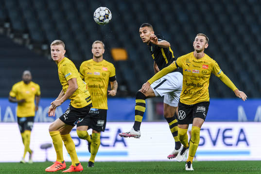 s Nabil Bahoui och Mjällbys Adam Petersson