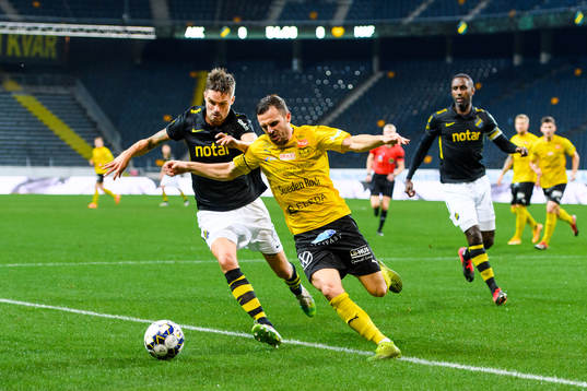 s Mikael Lustig och Mjällbys Kadir Hodzic