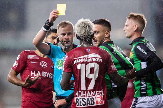 Domare Richard Sundell ger GAIS Haris Cirak en varning