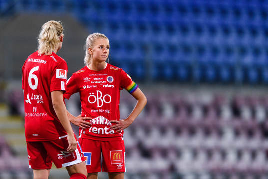 Örebros Frida Skogman och Nellie Lilja deppar