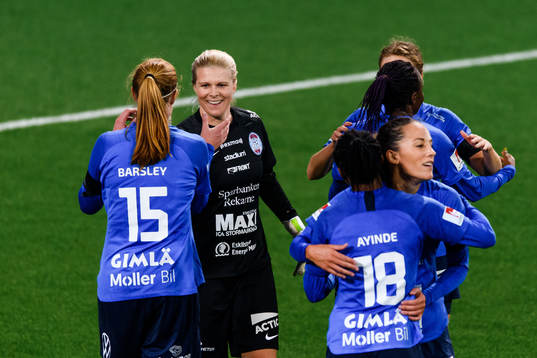 Eskilstunas målvakt Emelie Lundberg jublar med Vaila