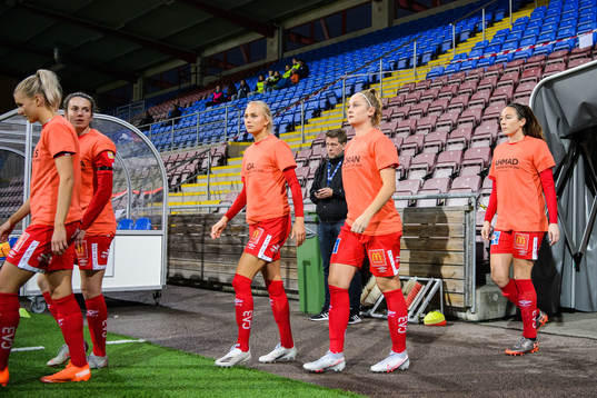 Örebros spelare gör entré
