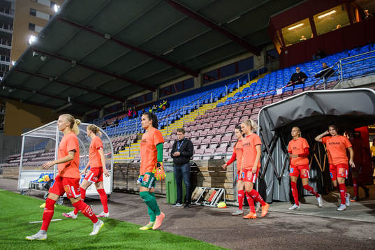 Örebros spelare gör entré