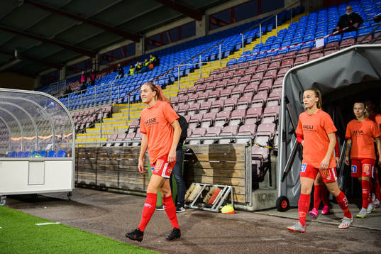 Örebros spelare gör entré