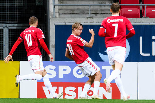 Kalmars Isak Magnusson jublar