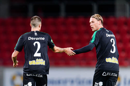 Varbergs Jon Birkfeldt jublar med Hampus Zachrisson