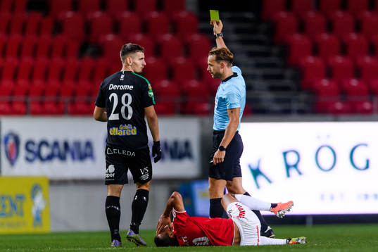 Varbergs Erion Sadiku får en varning