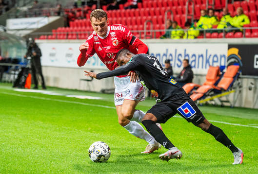 Kalmars Piotr Johansson och Varbergs Adama Fofana