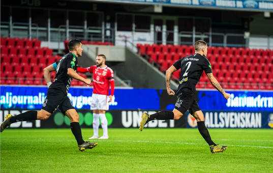 Varbergs Jon Birkfeldt jublar