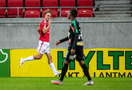 Kalmars Isak Magnusson jublar