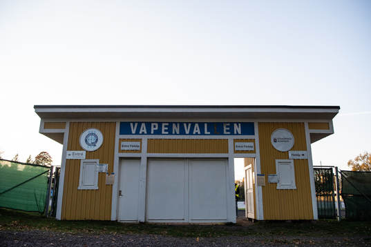 Vy av entrén till Vapenvallen