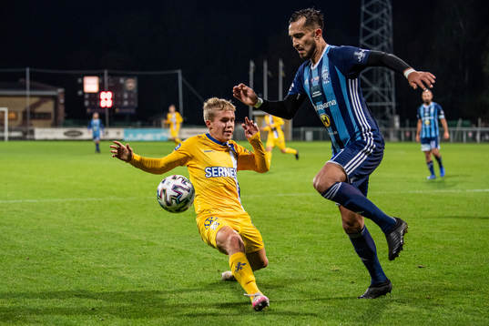 IFK Göteborg Isak Dahlqvist och Husqvarnas Elvis Eduardo
