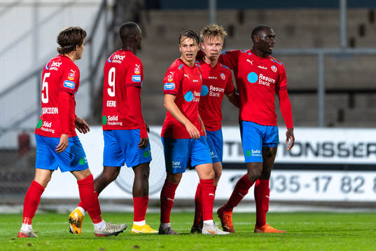 Helsingborgs Andreas Landgren jublar med lagkamrater