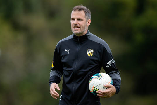 Häckens assisterande tränare Robert Vilahamn innan