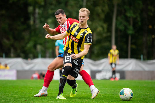 Häckens Gustav Berggren och Angereds Haris Avdiu