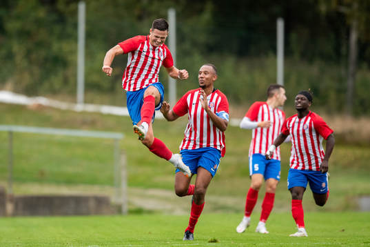 Angereds Haris Avdiu jublar