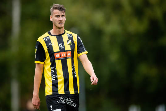 Häckens Johan Hammar deppar i halvlek av fotbollsmatchen i