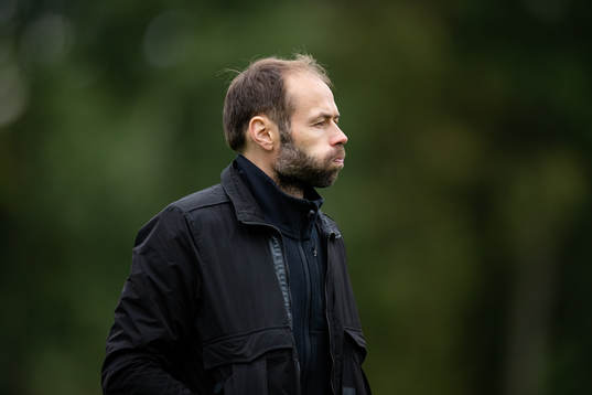 Häckens tränare Andreas Alm deppar i halvlek av