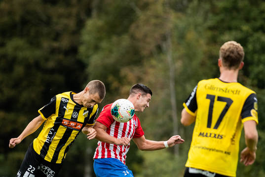 Häckens Tobias Carlsson och Angereds Haris Avdiu