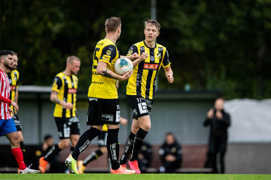 Häckens Viktor Lundberg (h) jublar med Alexander Söderlund