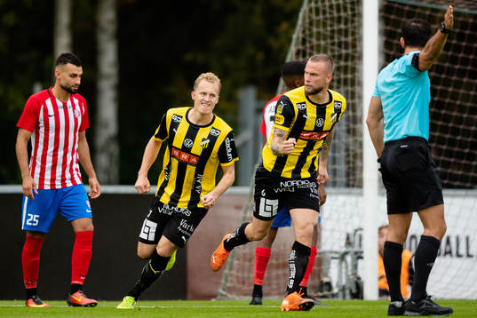 Häckens Alexander Faltsetas jublar