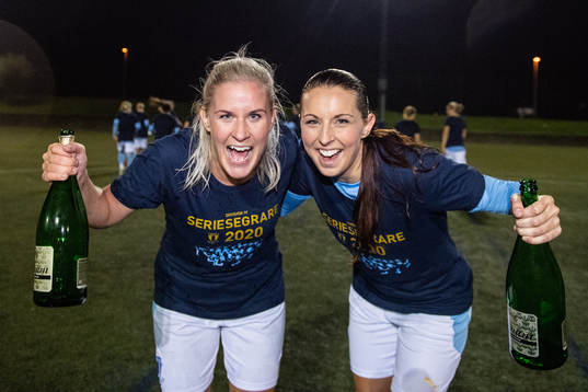 Malmö FFs Emelie Erlandsson och Malin Gunnarsson jublar