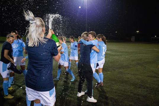 Malmö FFs Anna Hellsten jublar med lagkamrater