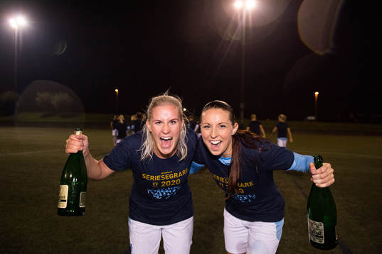 Malmö FFs Emelie Erlandsson och Malin Gunnarsson jublar