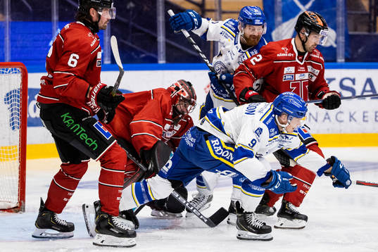 Leksands Patrik Zackrisson och Örebros målvakt Jhonas