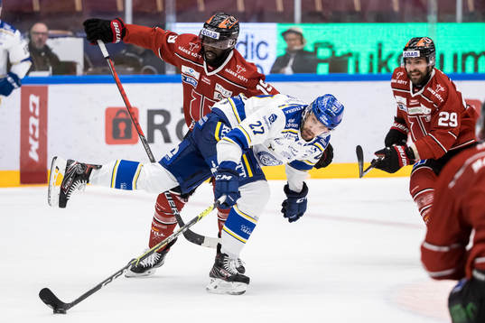 Leksands Marek Hrivík och Örebros Daniel Muzito Bagenda