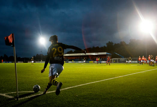 s Yasin Abbas Ayari skjuter en hörna