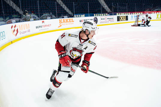 Malmö Redhawks Emil Sylvegård värmer upp