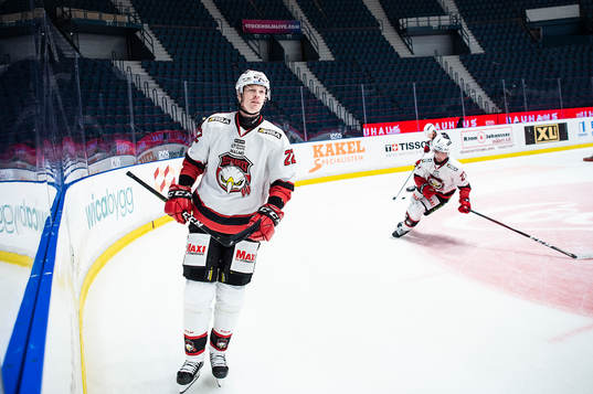 Malmö Redhawks Lars Bryggman värmer upp