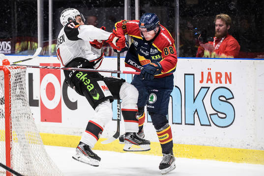 Malmö Redhawks Markus Lauridsen och Djurgårdens Alexander