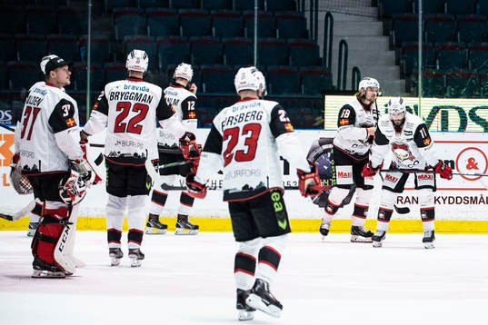 Malmö Redhawks Markus Lauridsen och Adam Brodecki deppar