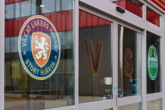 Huvudentré till Vida arena med Växjös och Rögles