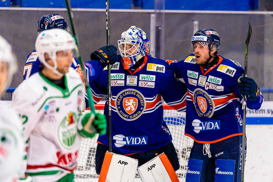 Växjös målvakt Erik Källgren och Erik Josefsson jublar