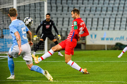 Sören Rieks of Malmö FF and Victor Diaz of Granada