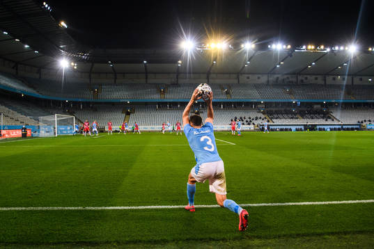 Jonas Knudsen of Malmö FF with a throw in
