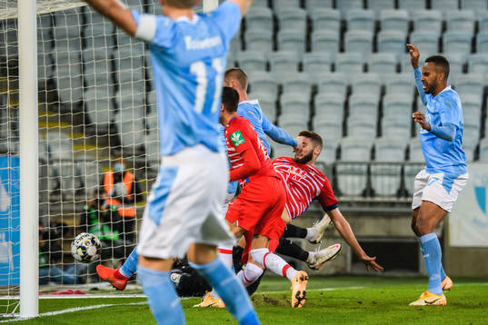 Jo Inge Berget of Malmö FF scores the 1-1 goal