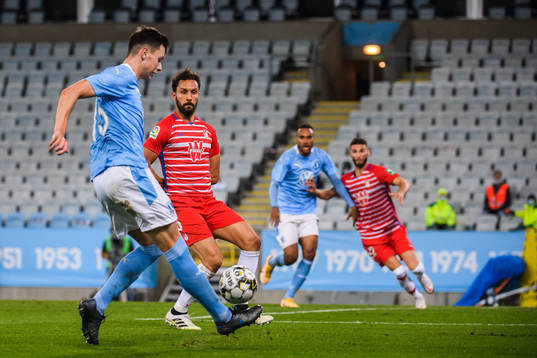 Anel Ahmedhodzic and Isaac Kiese Thelin of Malmö FF