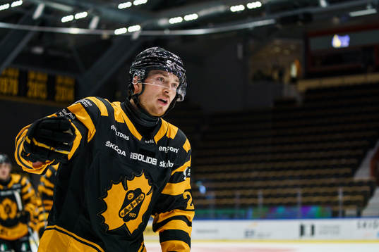 Skellefteås Jesper Frödén jublar