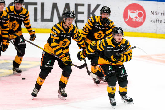 Skellefteås Jesper Frödén jublar