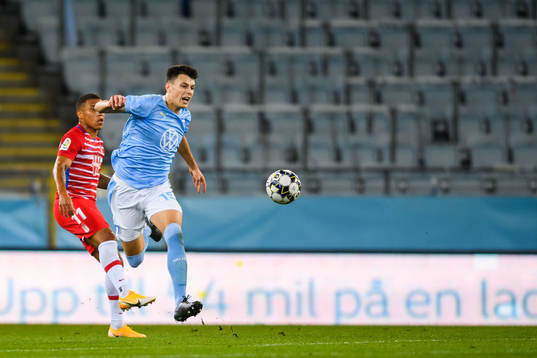 Darwin Machis of Granada and Anel Ahmedhodzic of Malmö FF