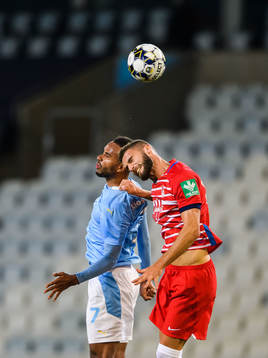 Isaac Kiese Thelin of Malmö FF and Domingos Duarte of