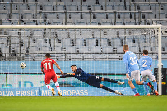 Darwin Machis of Granada scores 0-1 behind goalkeeper Marko