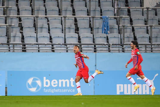 Darwin Machis of Granada celebrates